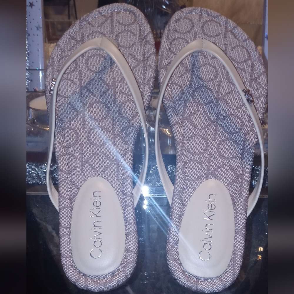 CALVIN KLEIN CRUZY FLATS NWT